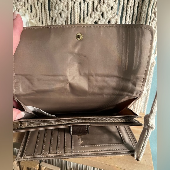 Large wallet- women’s - Picture 4 of 7